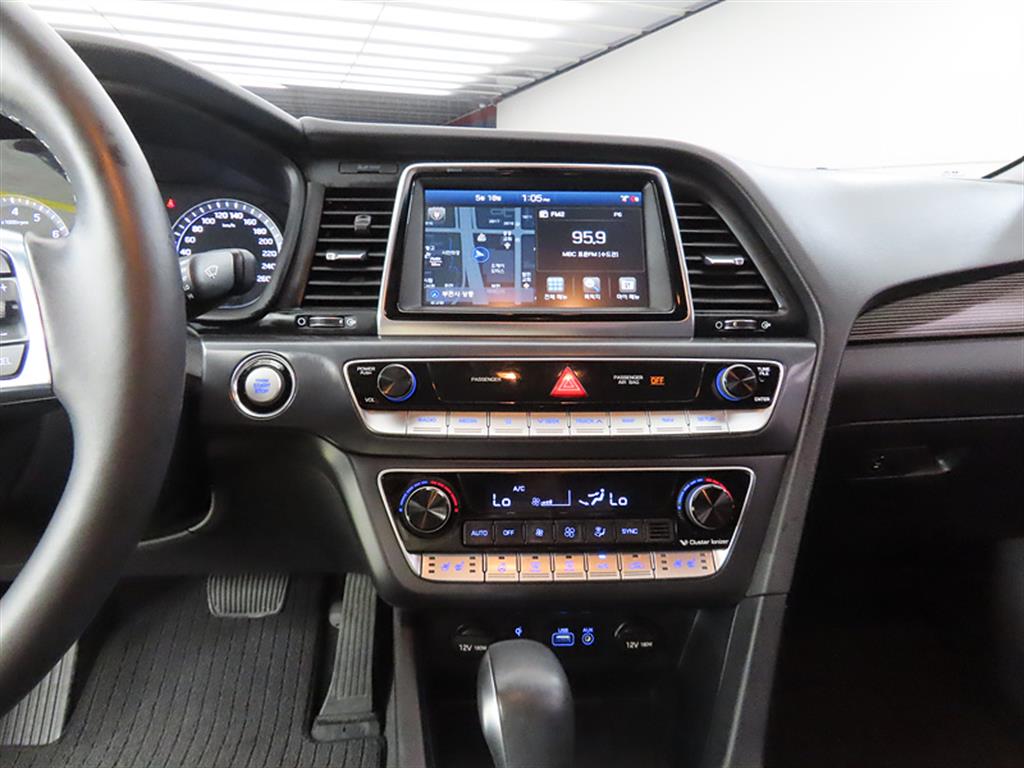 HYUNDAI Sonata - Vista 12
