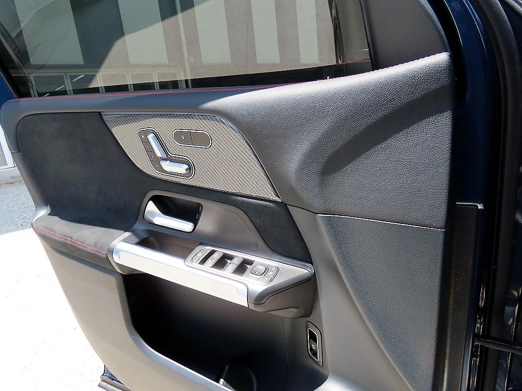 Mercedes Benz GLB Class - Vista 11