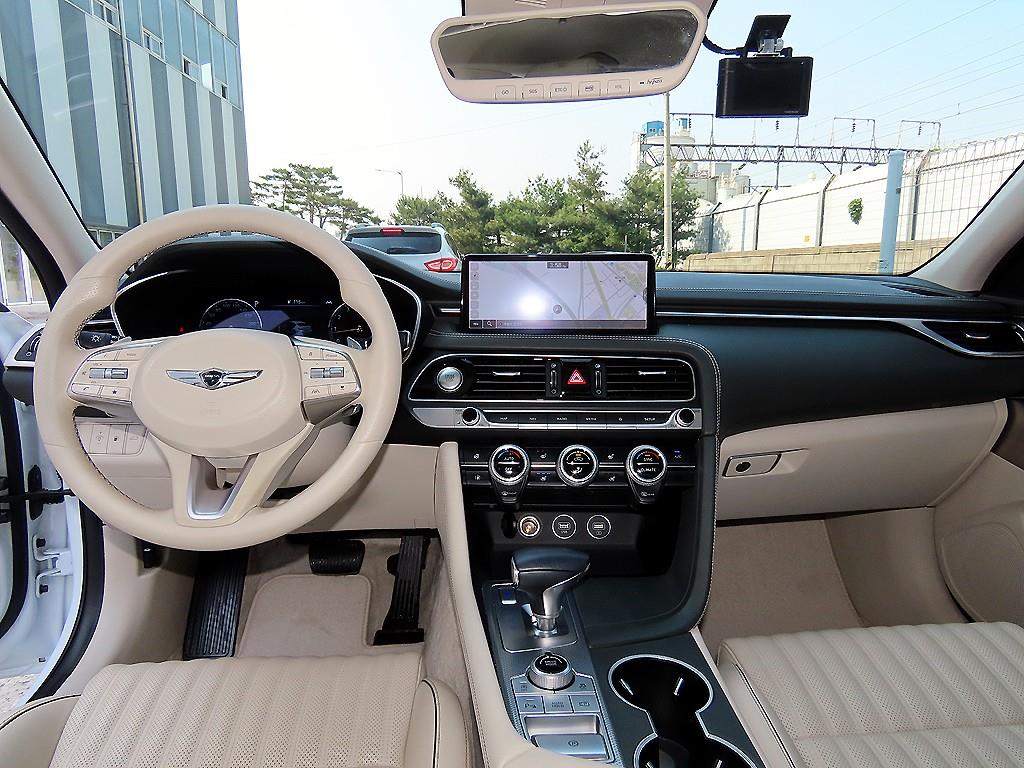Genesis G70 - Vista 7