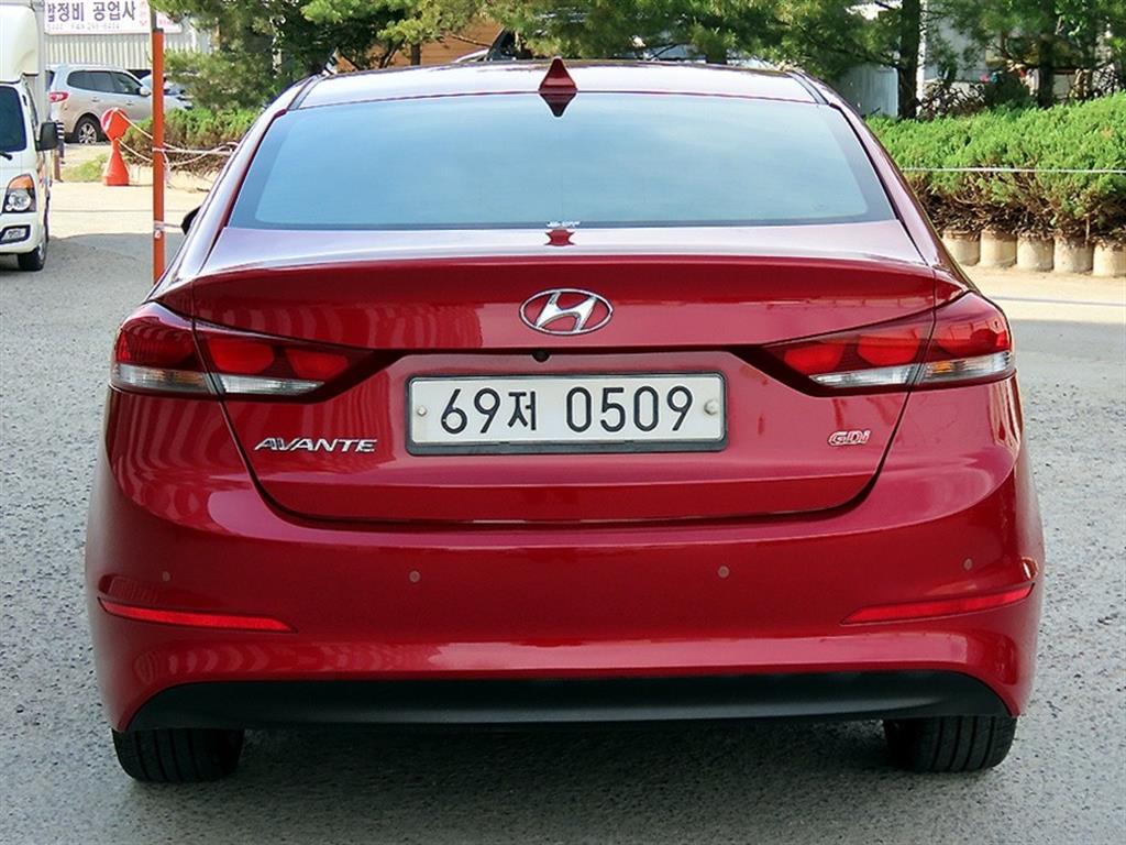 HYUNDAI Avante - Vista 4