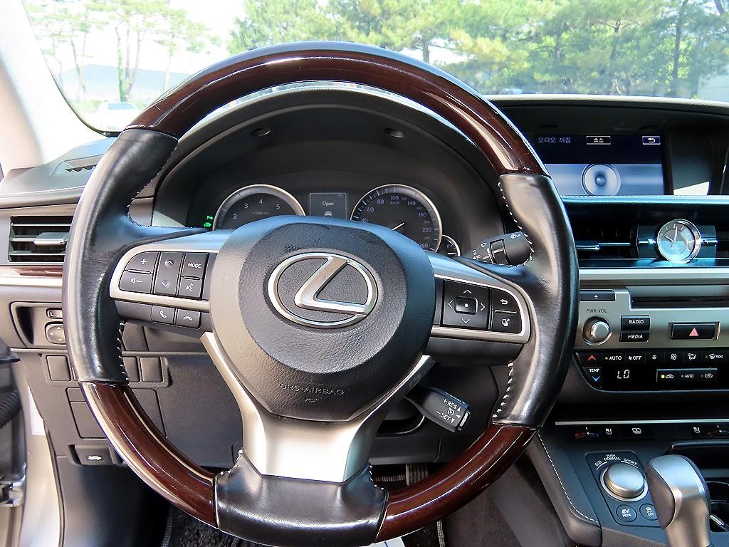 Lexus ES - Vista 8