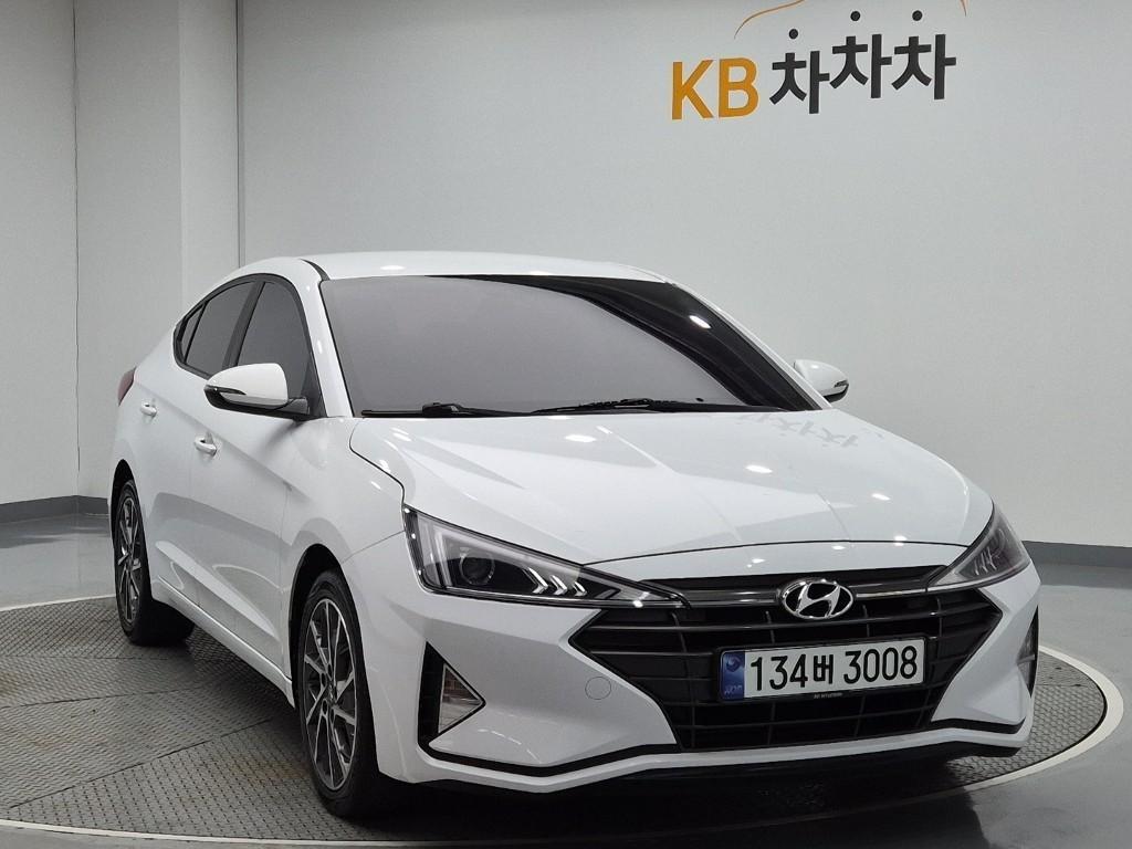 HYUNDAI Avante - Vista 4