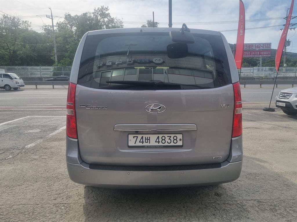 HYUNDAI Starex - Vista 6