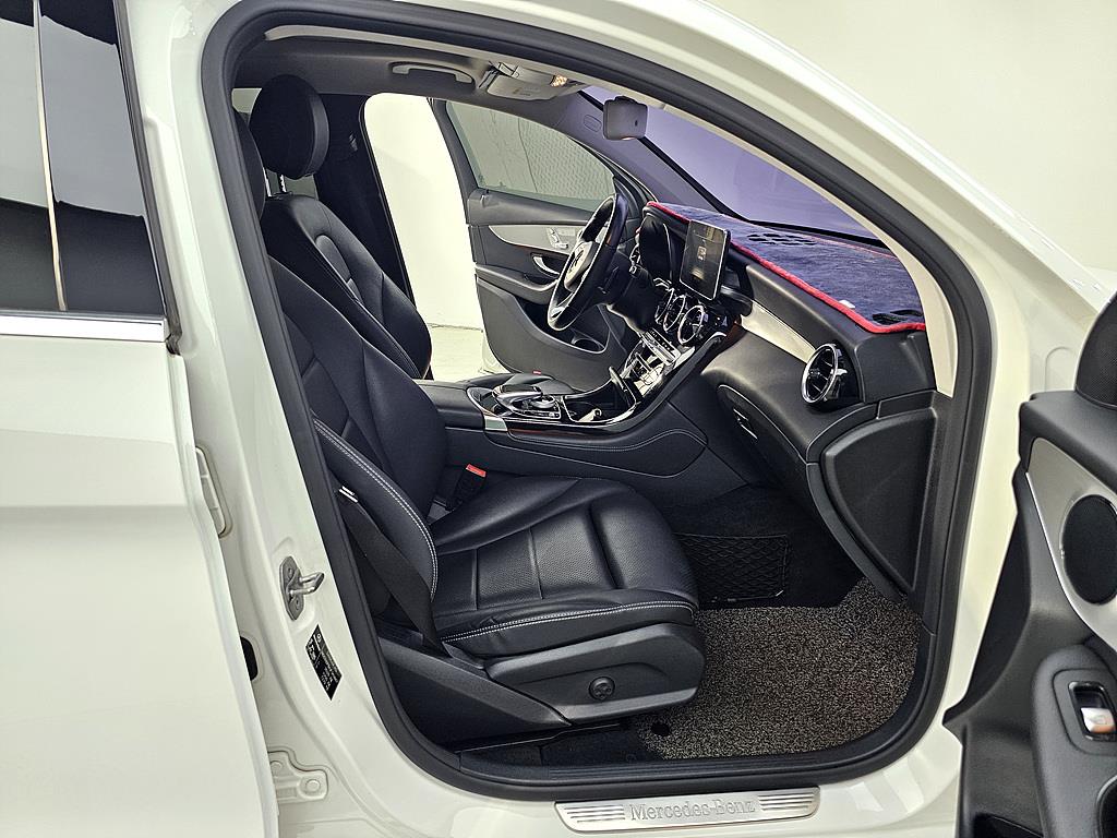 Mercedes Benz GLC Class - Vista 11