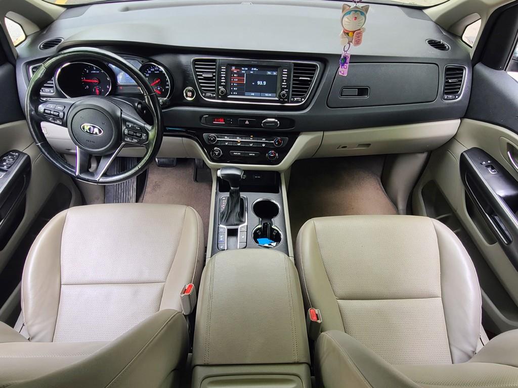 KIA Carnival - Vista 9
