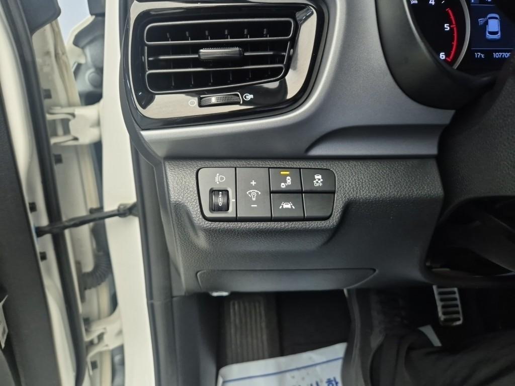 KIA Stonic 2018 Blanco - Importación desde Corea - HF Imports Iquique - Foto 18