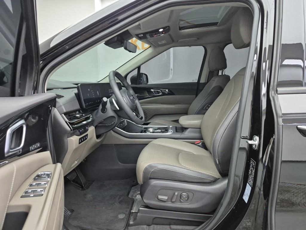 KIA Carnival - Vista 11