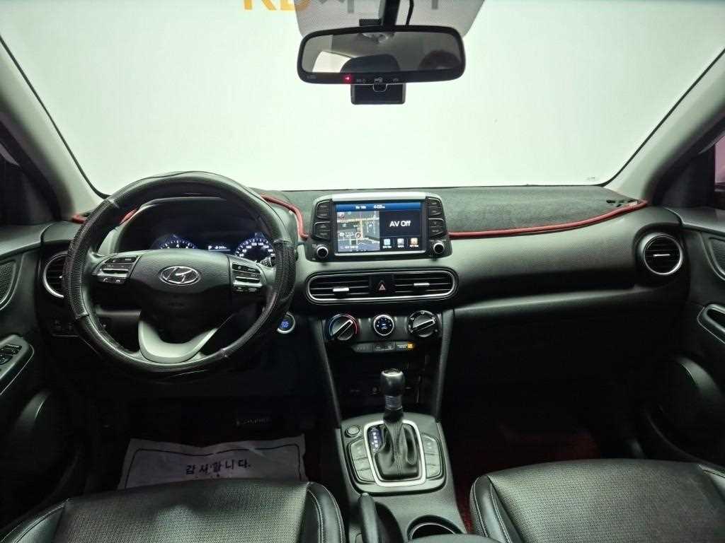 HYUNDAI Kona - Vista 7