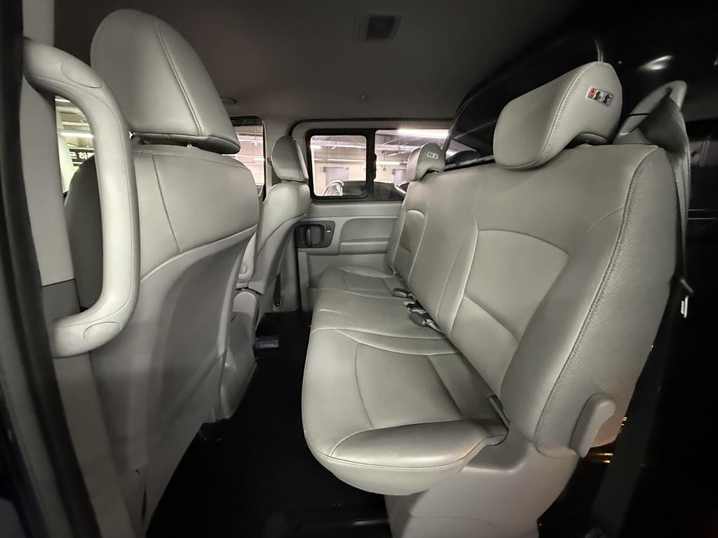 HYUNDAI Starex - Vista 6
