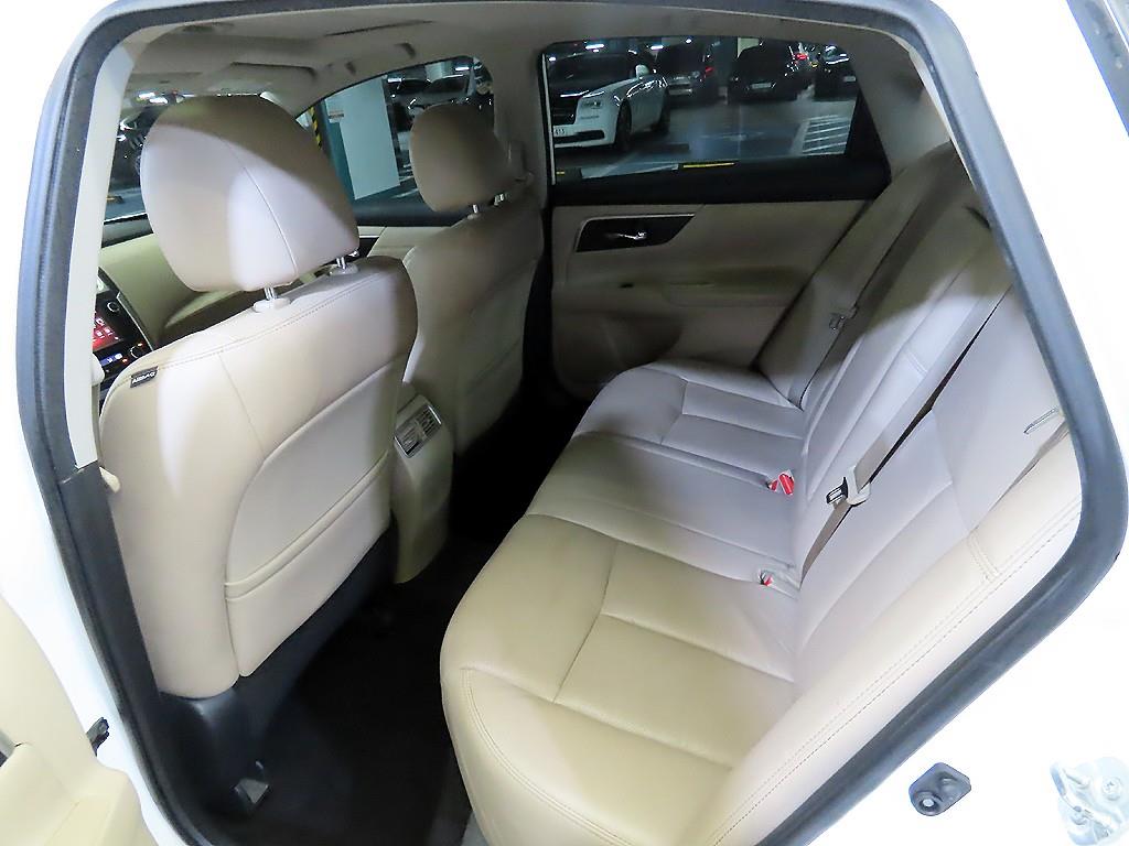 Nissan Altima - Vista 7