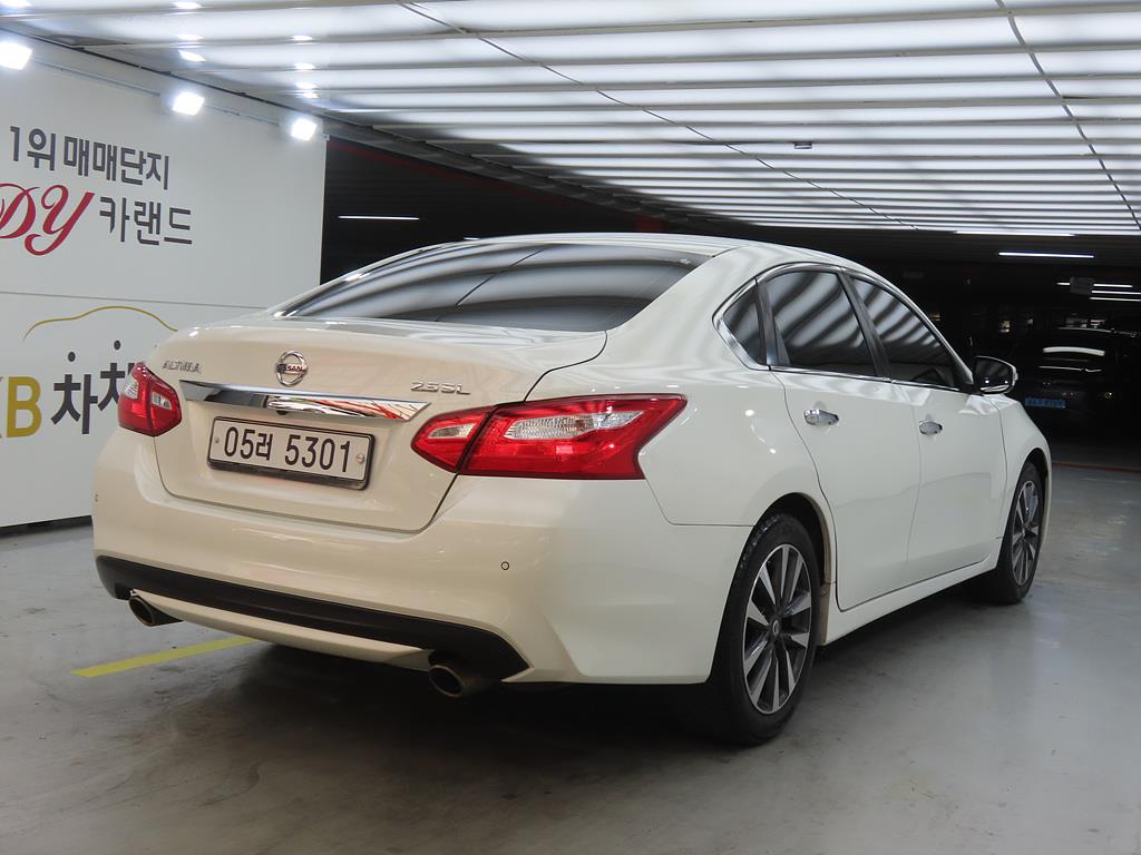 Nissan Altima - Vista 4