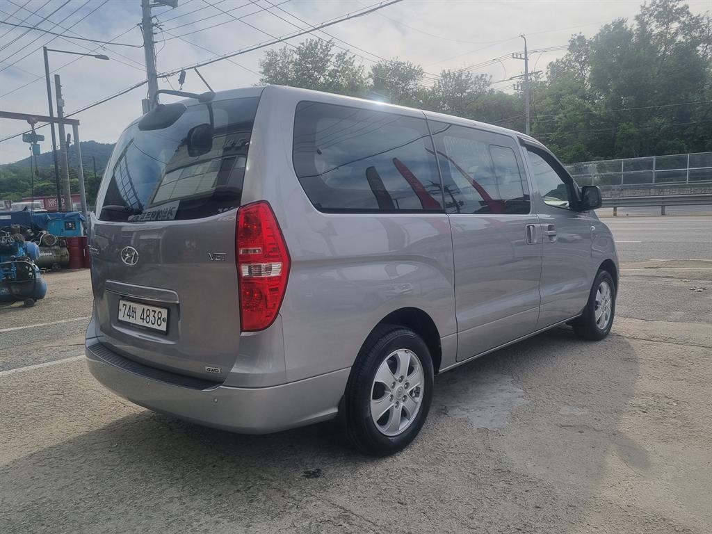 HYUNDAI Starex - Vista 4