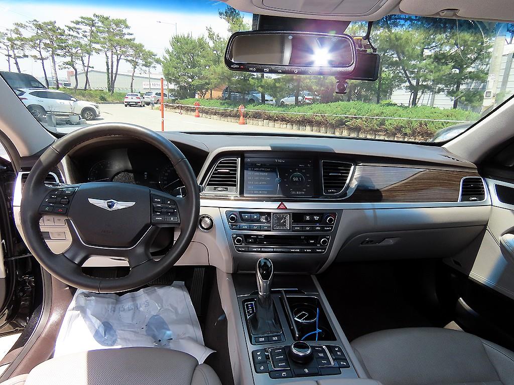HYUNDAI Genesis - Vista 7