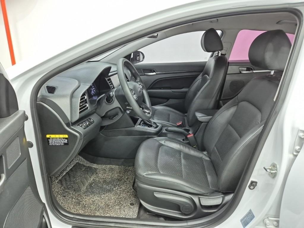 HYUNDAI Avante - Vista 11