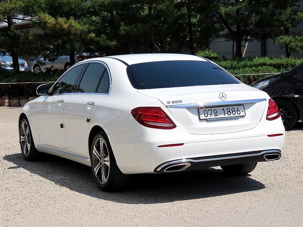 Mercedes Benz E class - Vista 3