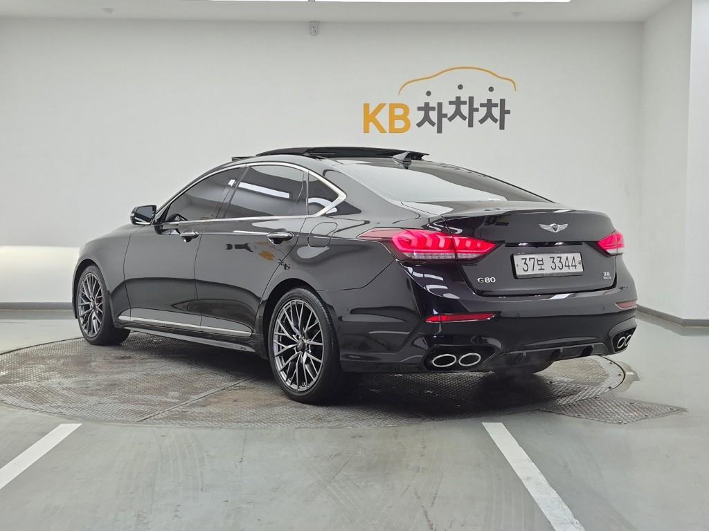 HYUNDAI Genesis - Vista 3