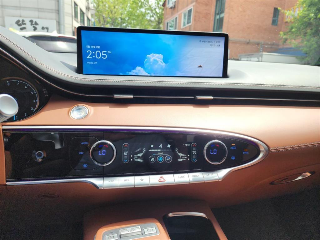 Genesis GV70 - Vista 9