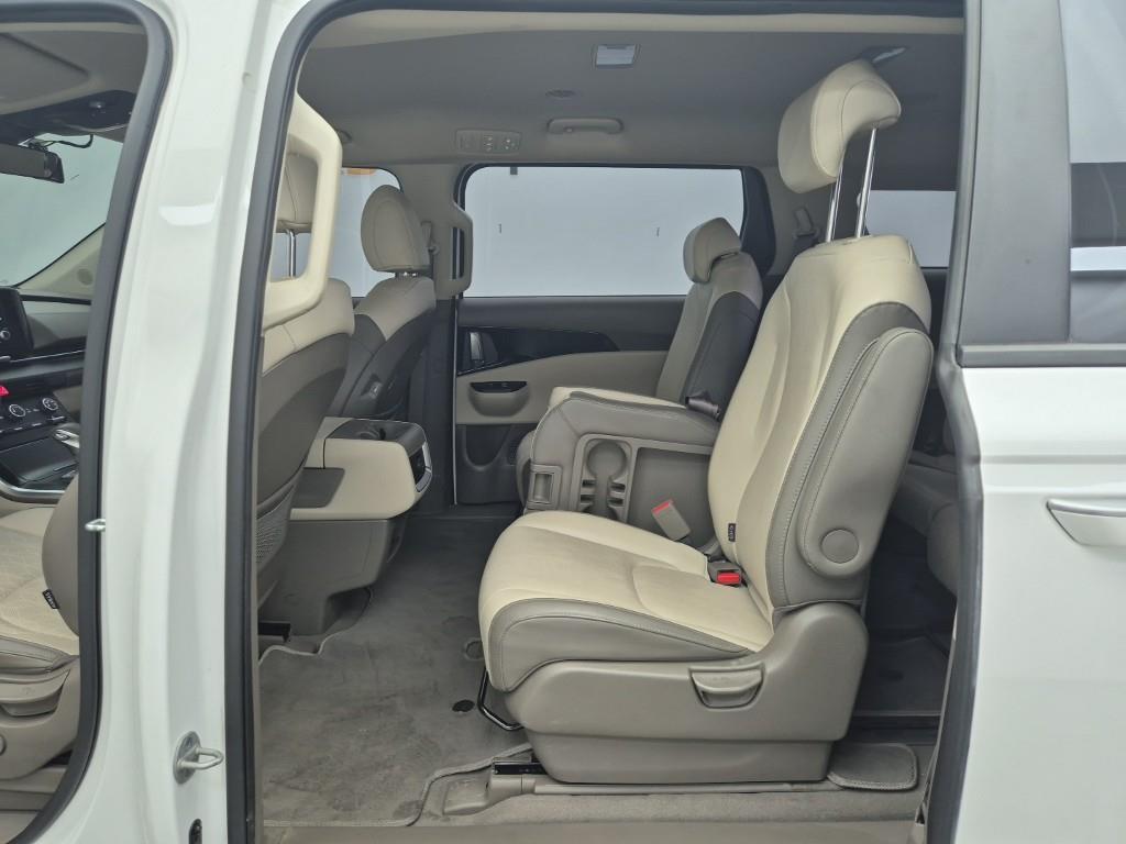 KIA Carnival - Vista 12