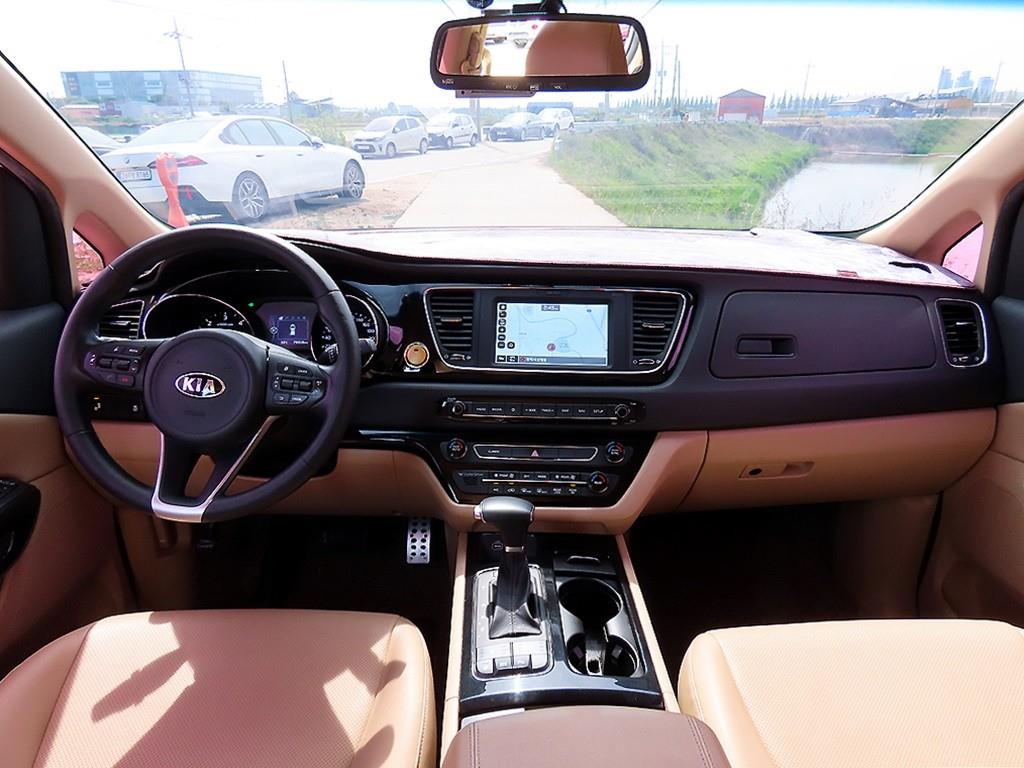 KIA Carnival - Vista 10