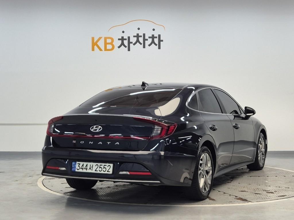 HYUNDAI Sonata - Vista 3