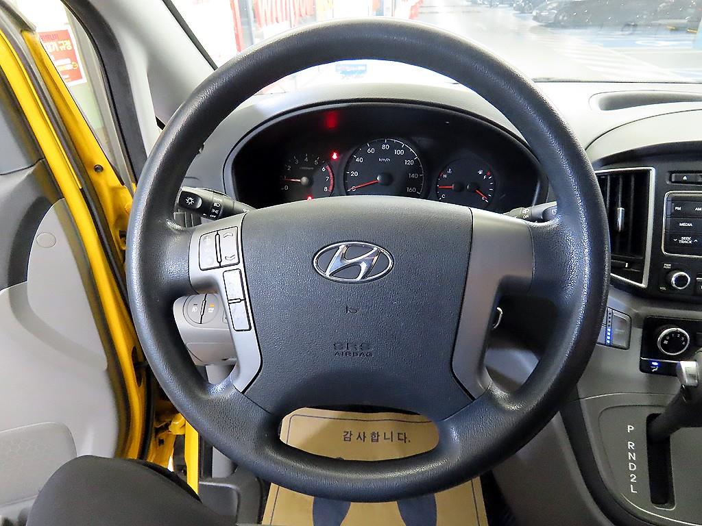 HYUNDAI Starex - Vista 8