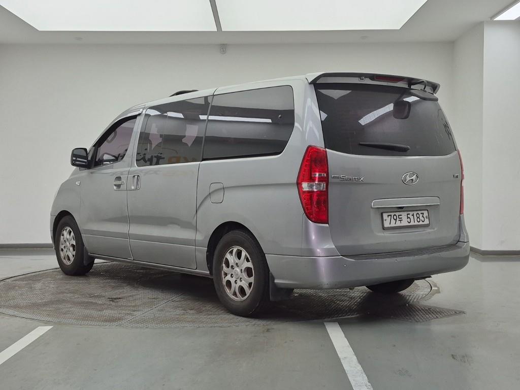 HYUNDAI Starex - Vista 3