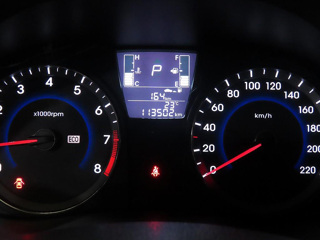 HYUNDAI Accent - Vista 9