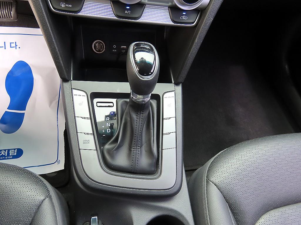 HYUNDAI Avante - Vista 10
