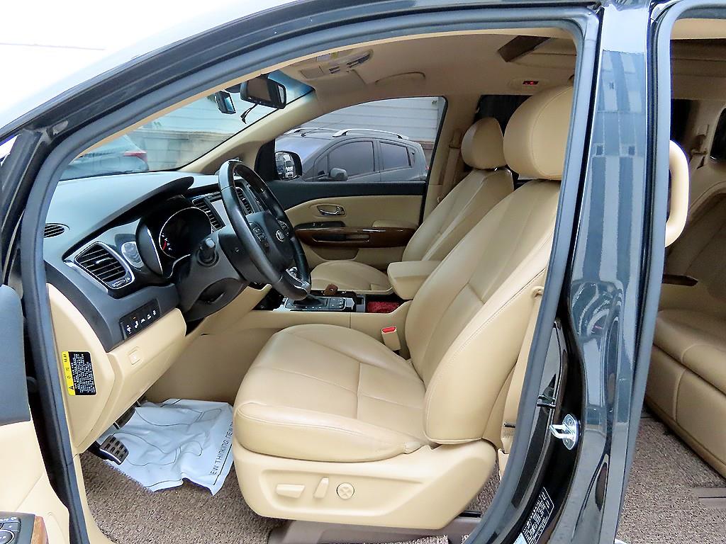 KIA Carnival - Vista 5
