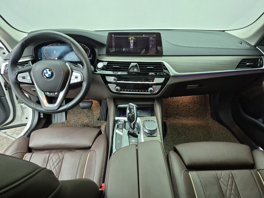 BMW 5 Series - Vista 5