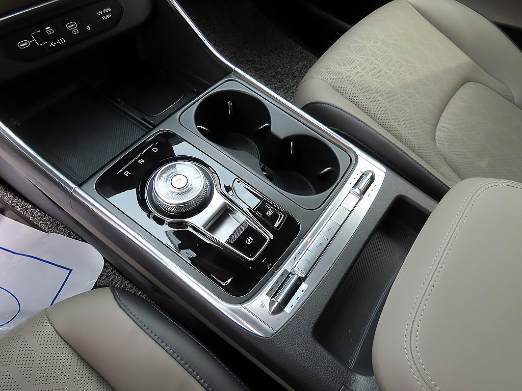 KIA Carnival - Vista 11