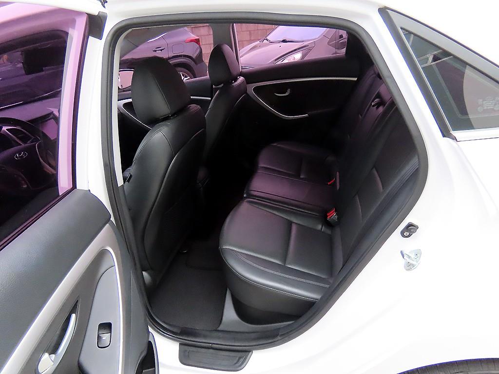 HYUNDAI i30 - Vista 6