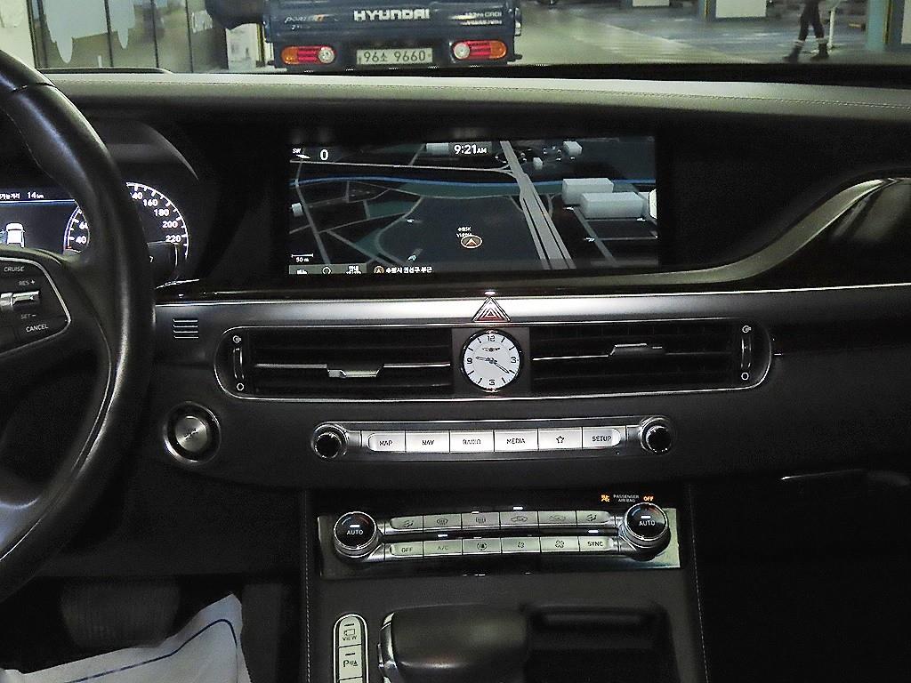Genesis G90 - Vista 11