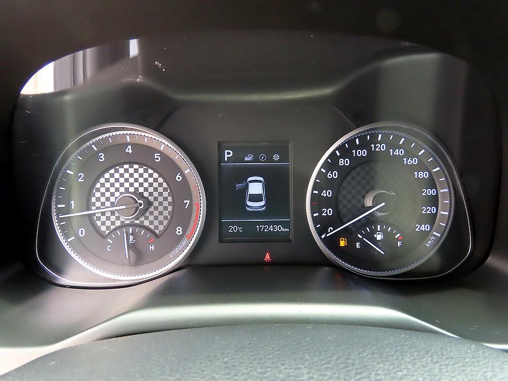 HYUNDAI Avante - Vista 9