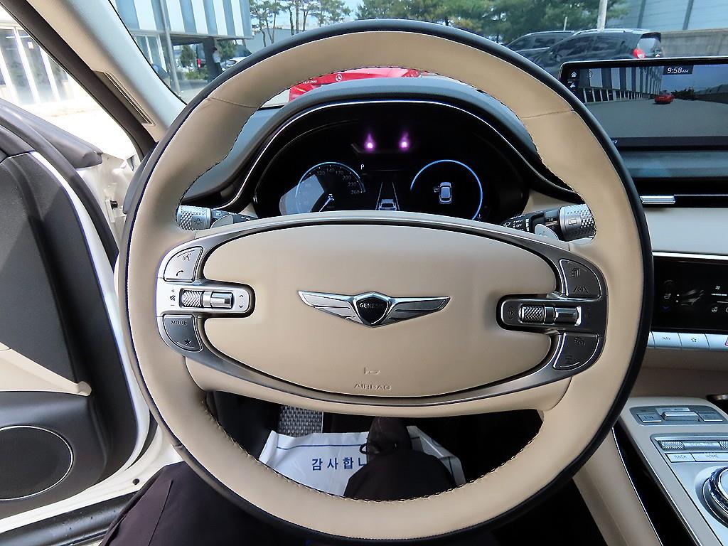 Genesis GV70 - Vista 8