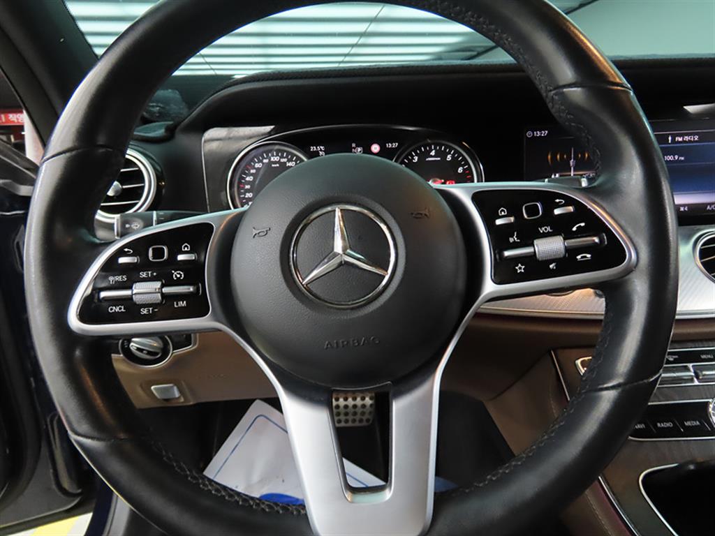 Mercedes Benz E class - Vista 8