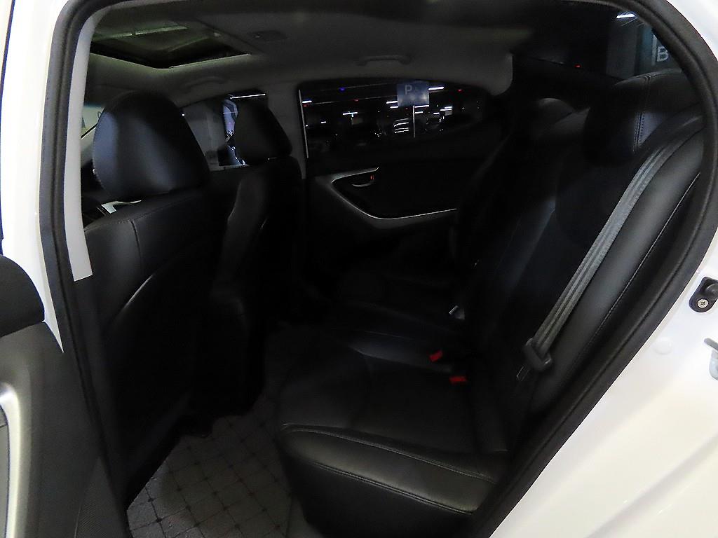 HYUNDAI Avante - Vista 7