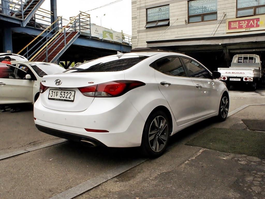 HYUNDAI Avante - Vista 6