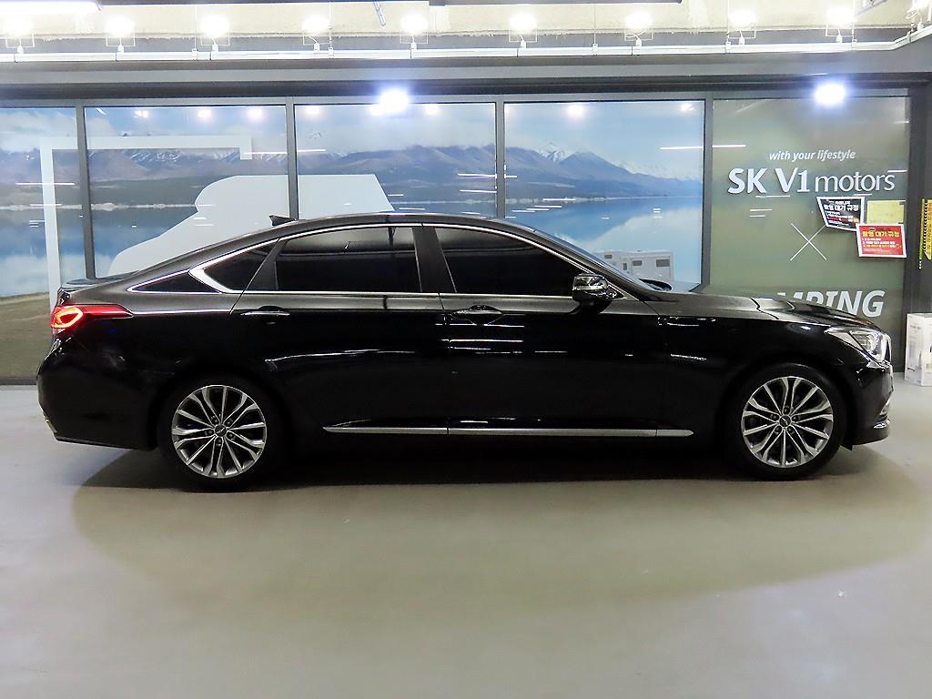 HYUNDAI Genesis - Vista 3