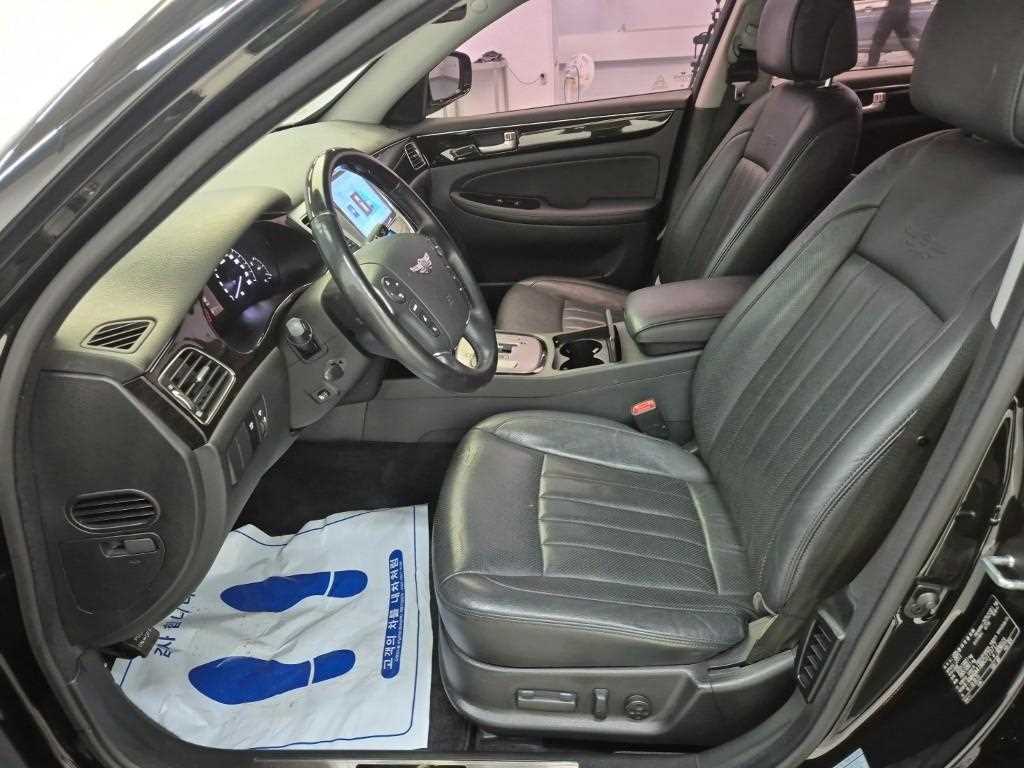 HYUNDAI Genesis - Vista 11