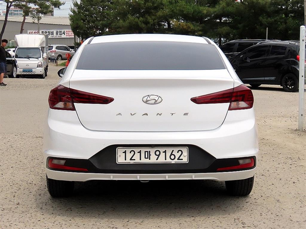 HYUNDAI Avante - Vista 4