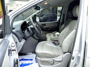 HYUNDAI Starex - Vista 10