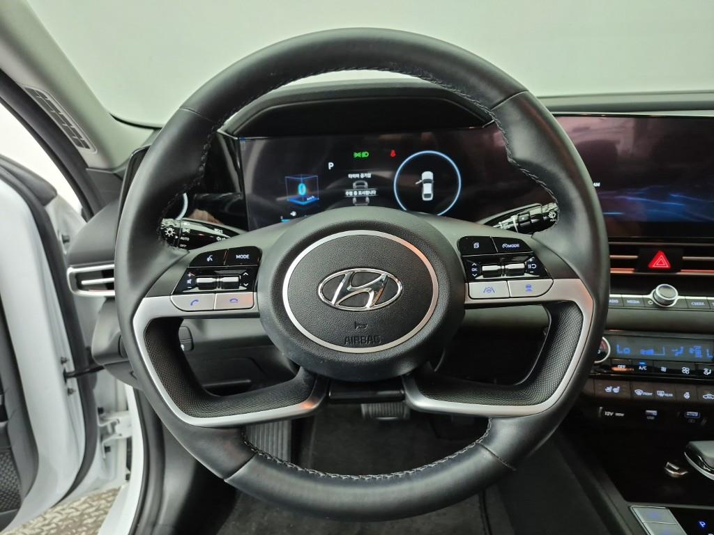 HYUNDAI Avante - Vista 9