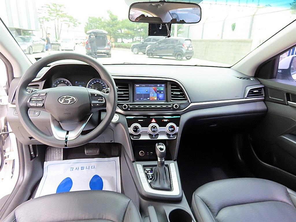 HYUNDAI Avante - Vista 7