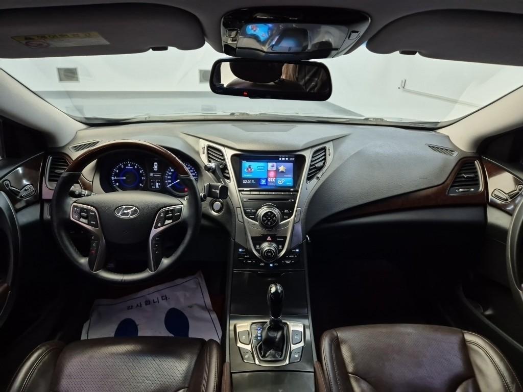 HYUNDAI Grandeur - Vista 5