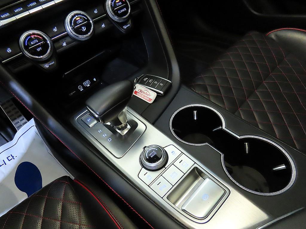 Genesis G70 - Vista 12