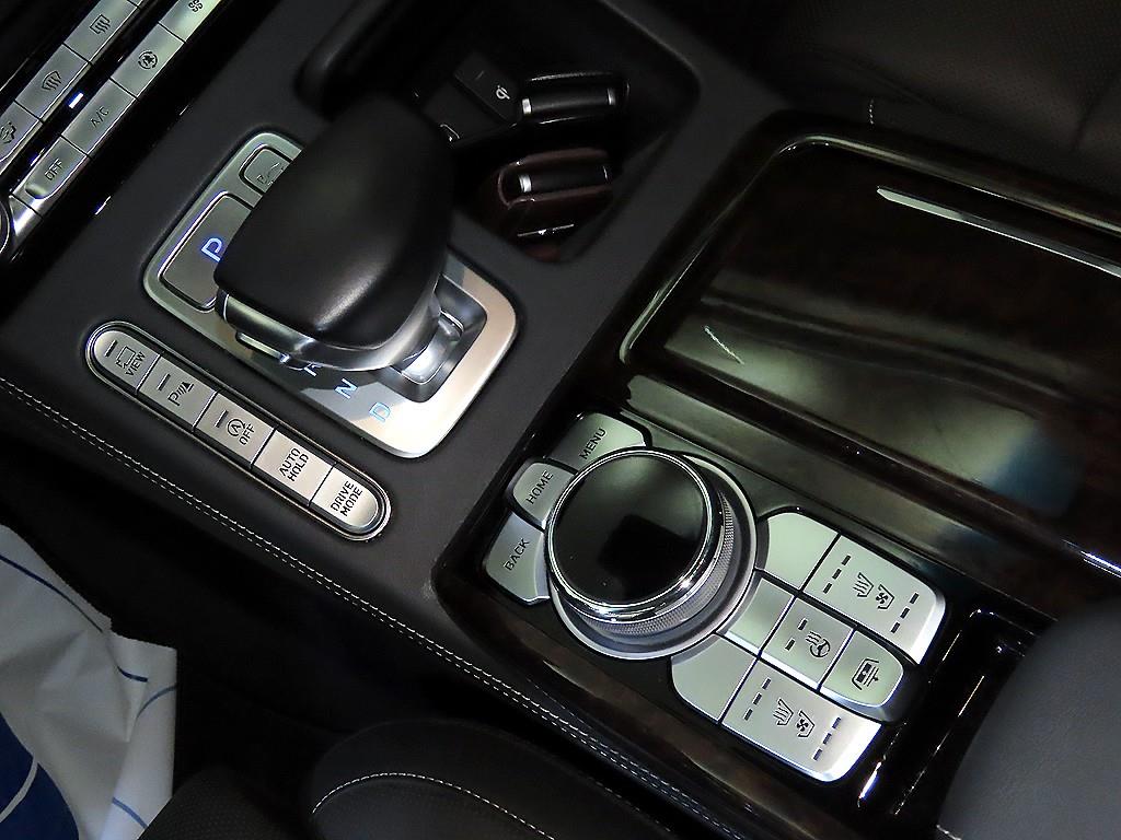 Genesis G90 - Vista 12