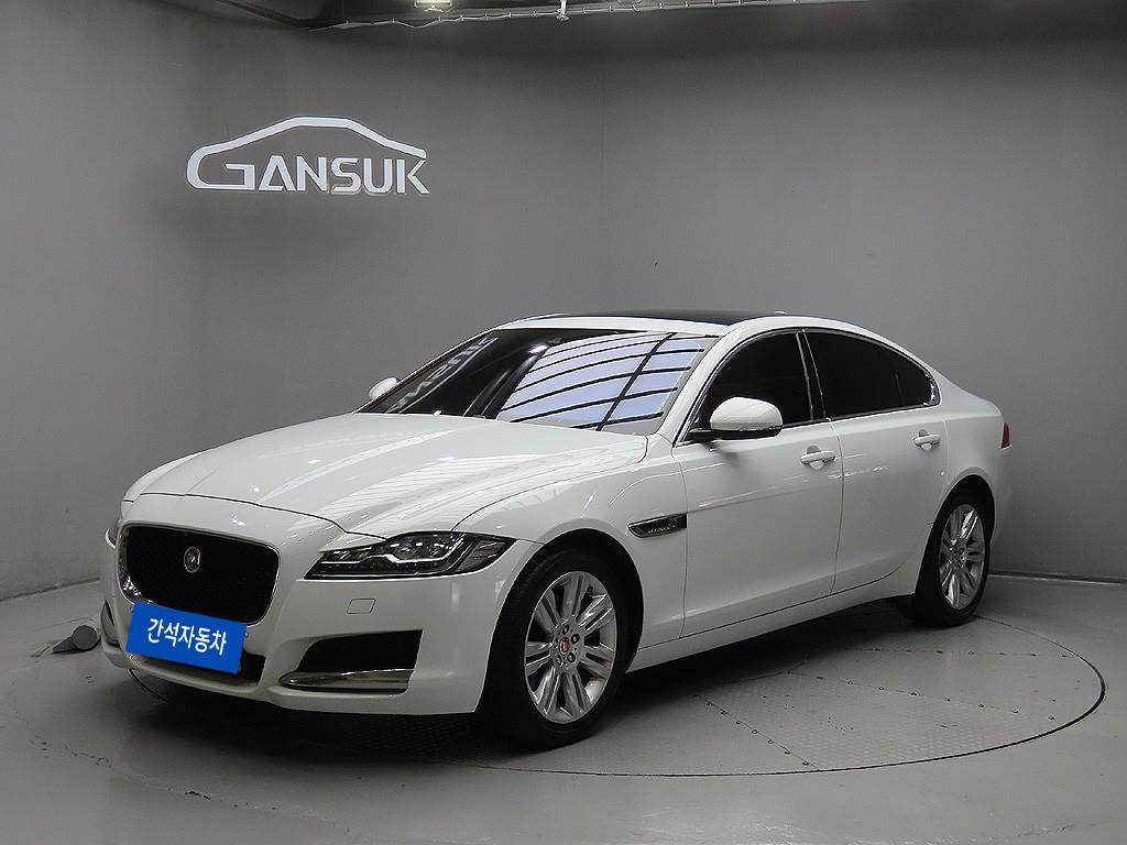 Jaguar XF - Vista 3