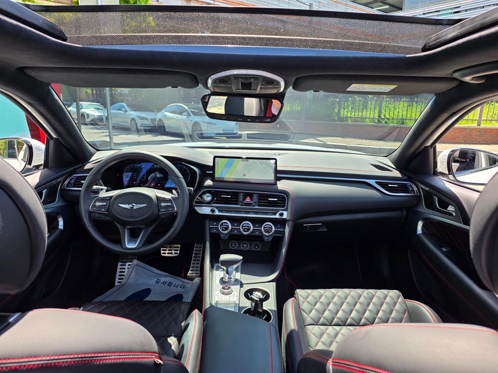 Genesis G70 - Vista 9