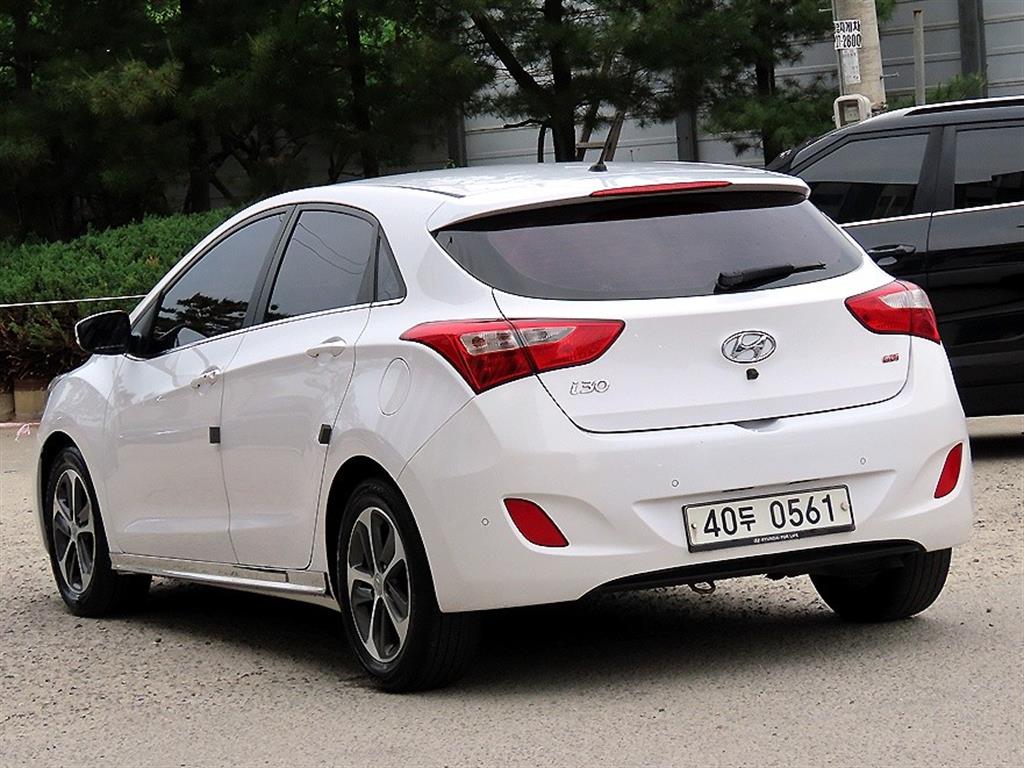 HYUNDAI i30 - Vista 3